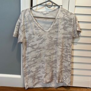 Gap camo v-neck tee